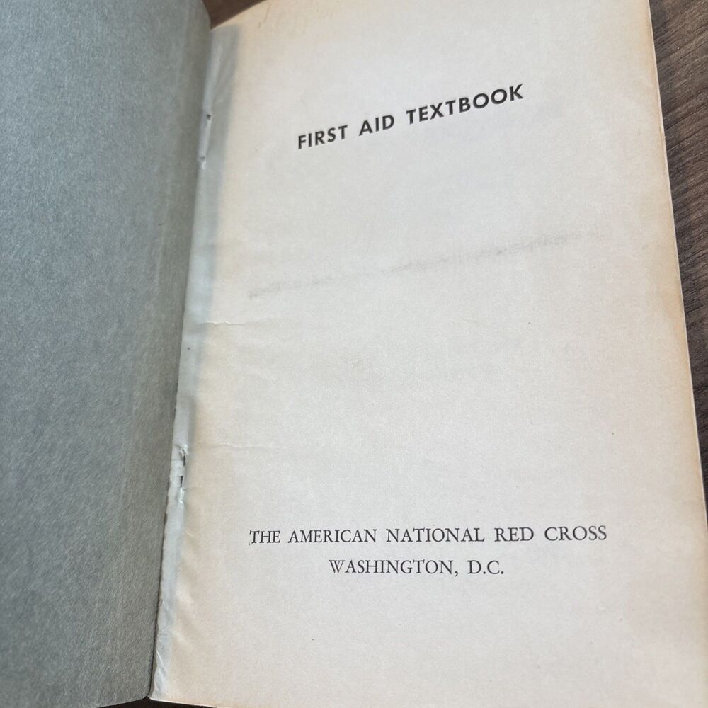 Vtg 1957 The American National Red Cross First Aid Fourth Edition Paperback Book - Picture 4 of 8